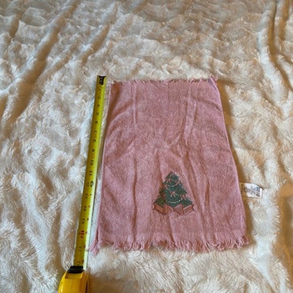 2/30 Prestige Christmas Rose Coloured with Christmas Tree hand towels - Picture 6 of 8